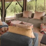 Pase las horas de ocio en el campamento, leyendo y relajándose.