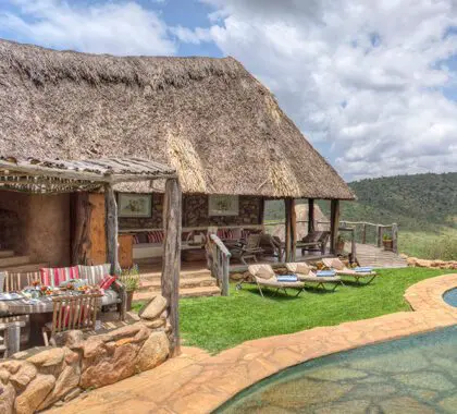 Borana Lodge biedt uitstekende wildobservatie in combinatie met uitnodigende ruimtes om te ontspannen.