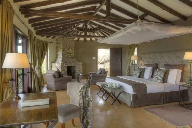 Rooms are light & airy with a casual, open-plan design & en suite bathrooms.