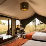 Interior de la tienda del Lemala Mara Tented Camp.