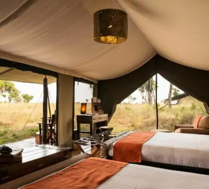 Interior de la tienda del Lemala Mara Tented Camp.