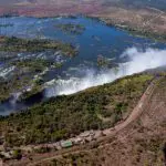 Vistas aéreas de las majestuosas cataratas Victoria. 