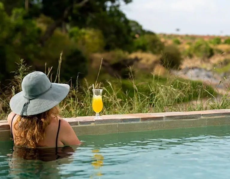 sand_river_masai_mara_-_acomodation_-_infinity_pool_with_sand_river_views_c_silverless-1