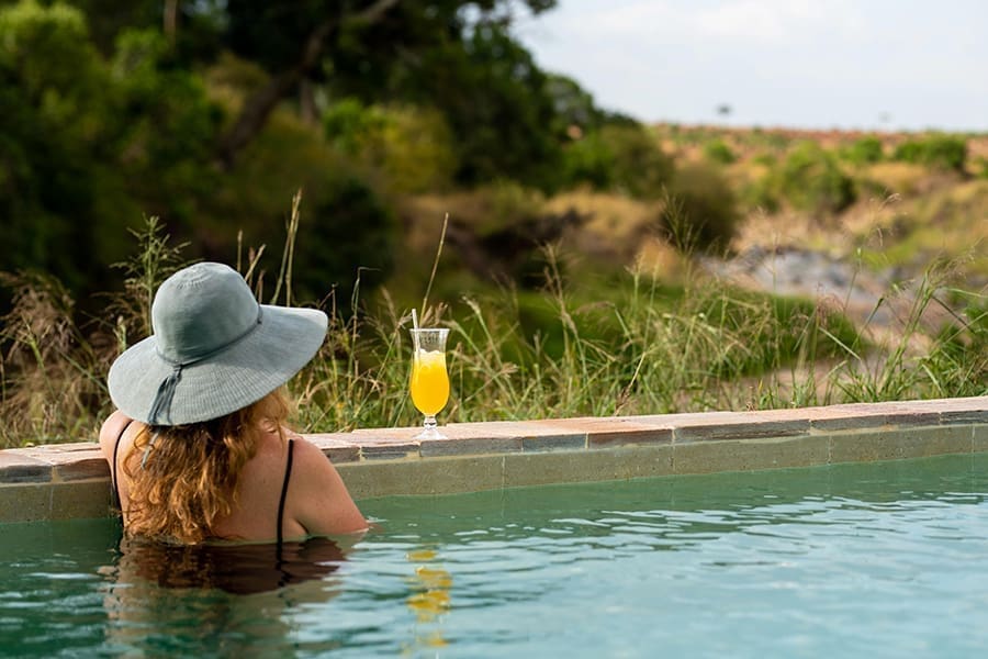 sand_river_masai_mara_-_acomodation_-_infinity_pool_with_sand_river_views_c_silverless-1
