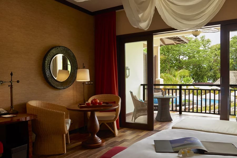 story-seychelles-upstairs-suite-with-balcony