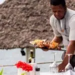 Las comidas son una delicia fresca del océano.