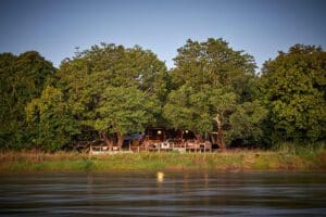 Exterior del Kapamba Bush Camp. 