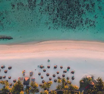 Playa y aguas sublimes en Dinarobin Beachcomber Golf Resort & Spa. 