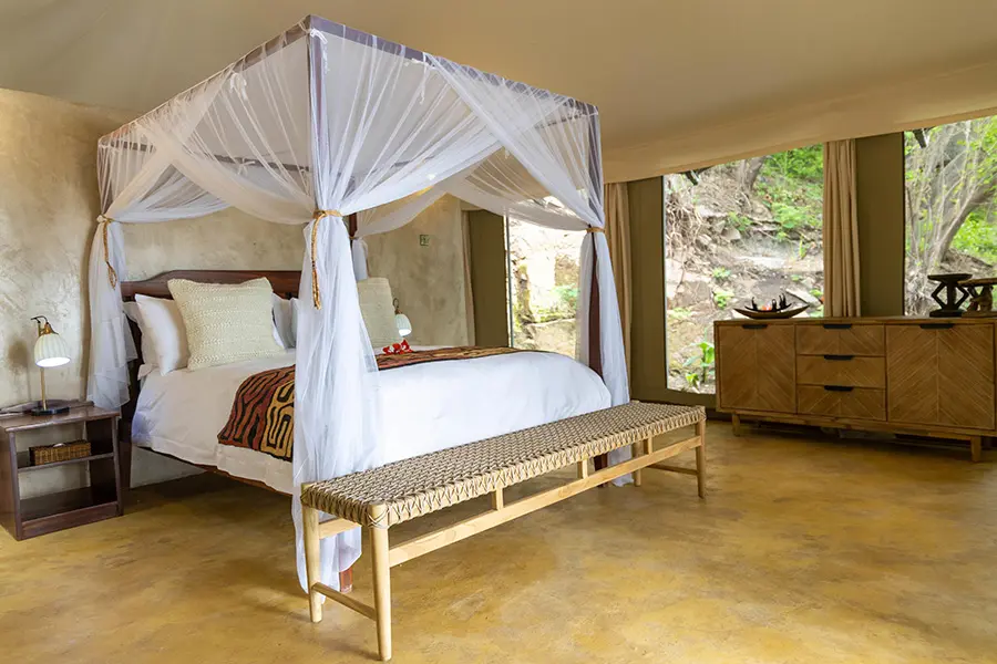 blue-zebra-island-lodge-executive-chalet-bedroom2