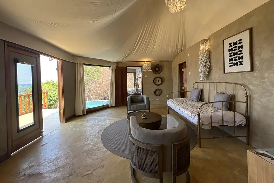 blue-zebra-island-lodge-executive-family-chalet-lounge-1