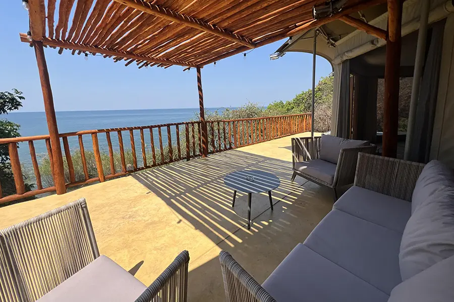 blue-zebra-island-lodge-executive-family-chalet-outdoor-lounge-and-view