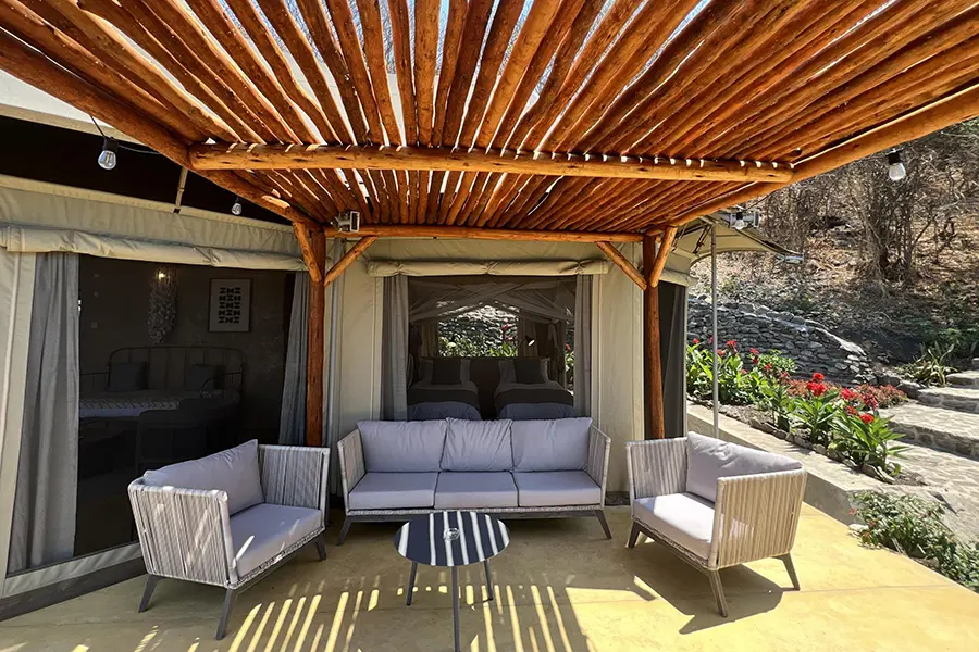 blue-zebra-island-lodge-executive-family-chalet-outdoor-lounge