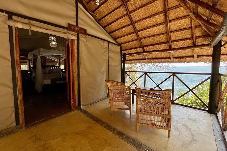 blue-zebra-lodge-lake-safari-tent-veranda