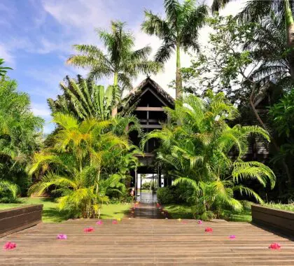 A tropical welcome | Anjajavy le Lodge 
