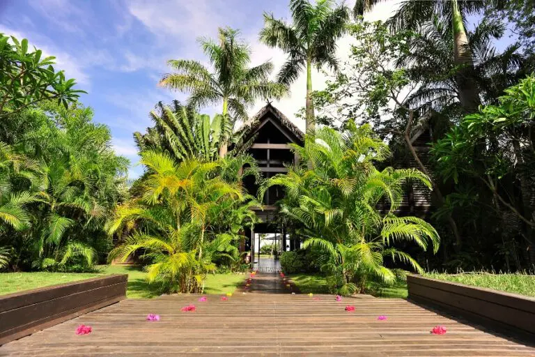A tropical welcome | Anjajavy le Lodge 
