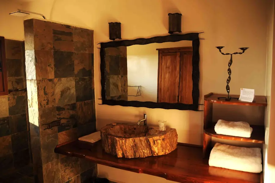 A lovely bathroom | Le Soleil des Tsingy