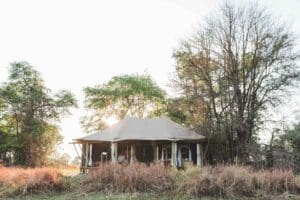 Un hermoso chalet retroiluminado | Musekese Camp