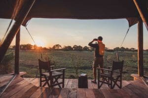 Observando la vida salvaje desde uno de los chalés | Musekese Camp