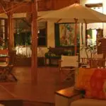 Dentro de la zona principal de invitados.