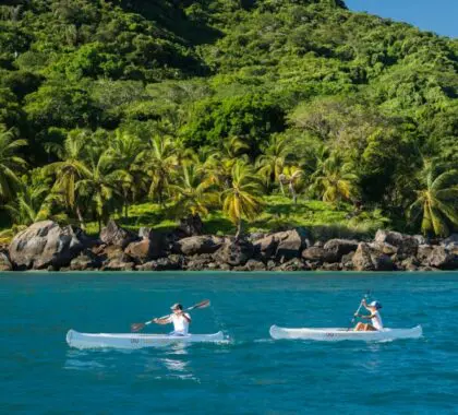 Explore the Madagascan landscapes by canoe. | Go2Africa
