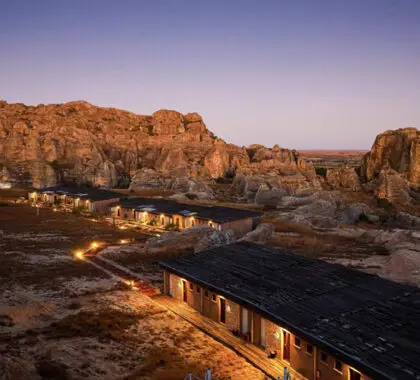 Vista exterior del Isalo Rock Lodge. 