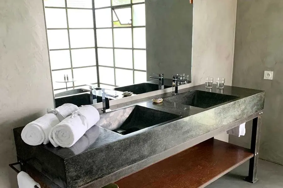 manjarano-lodge-bathroom-details