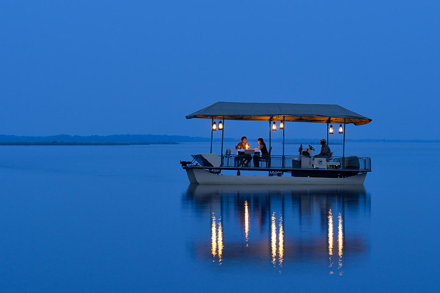 chiawa-camp-_special_occasions-pontoon-dinner-zambia