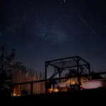 Reserve una noche de descanso en la cubierta de camas estrella. 