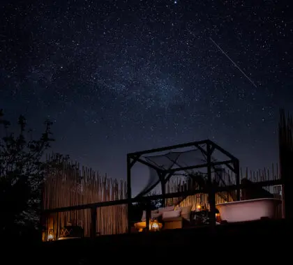 Reserve una noche de descanso en la cubierta de camas estrella. 