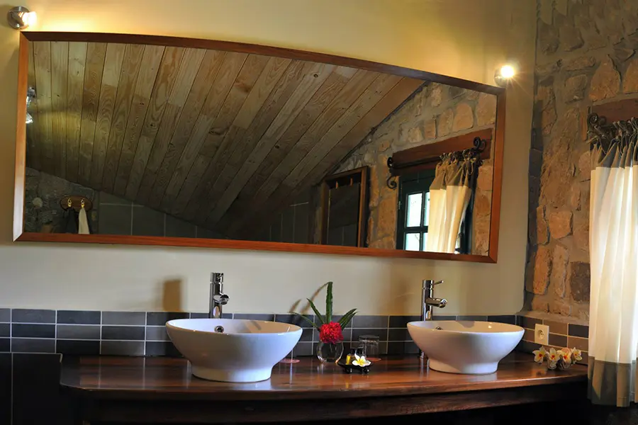 relais-de-la-reine-madagascar-bathroom