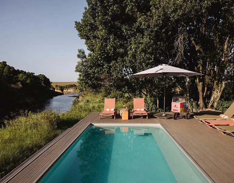 Spend your leisure hours poolside. 