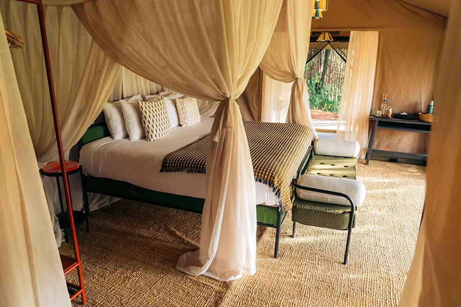 emboo-camp-kenya-masai-mara-river-suite-bedroom