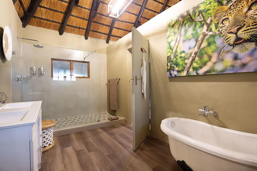 kambaku-safari-lodge-bathroom_