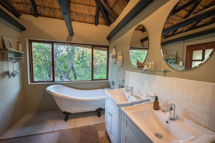 kambaku_safari_lodge_bathroom_1