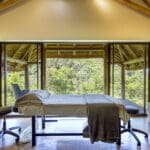 Disfrute de un masaje relajante en el Spa Forest Retreat.