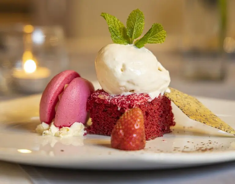 Tantalize your tasetbuds with sweet desserts at the resturant.