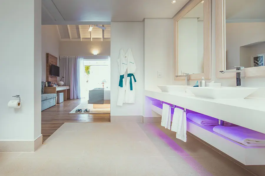 carana-beach-hotel-bathroom