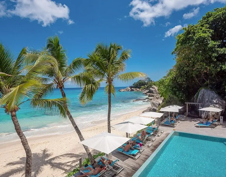 carana-beach-hotel-pool-next-to-beach