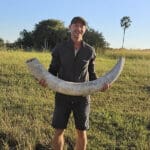 James es más feliz cuando está de safari. 
