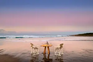 Atardeceres de verano en la playa | GweGwe Beach Lodge