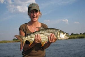 Pesca del tigre en el Parque Nacional del Bajo Zambeze. 