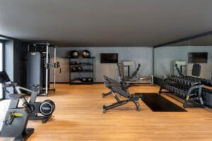 Ve al gimnasio.