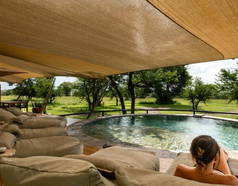 Lounge next to the pool. 