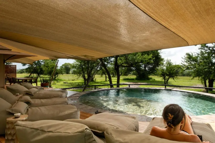 Lounge next to the pool. 