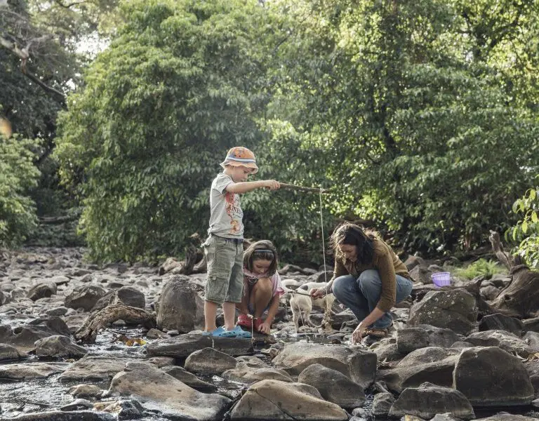 The little ones will revel in the excitement of crab catching.