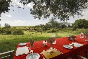 Safari dining out on the Mara.