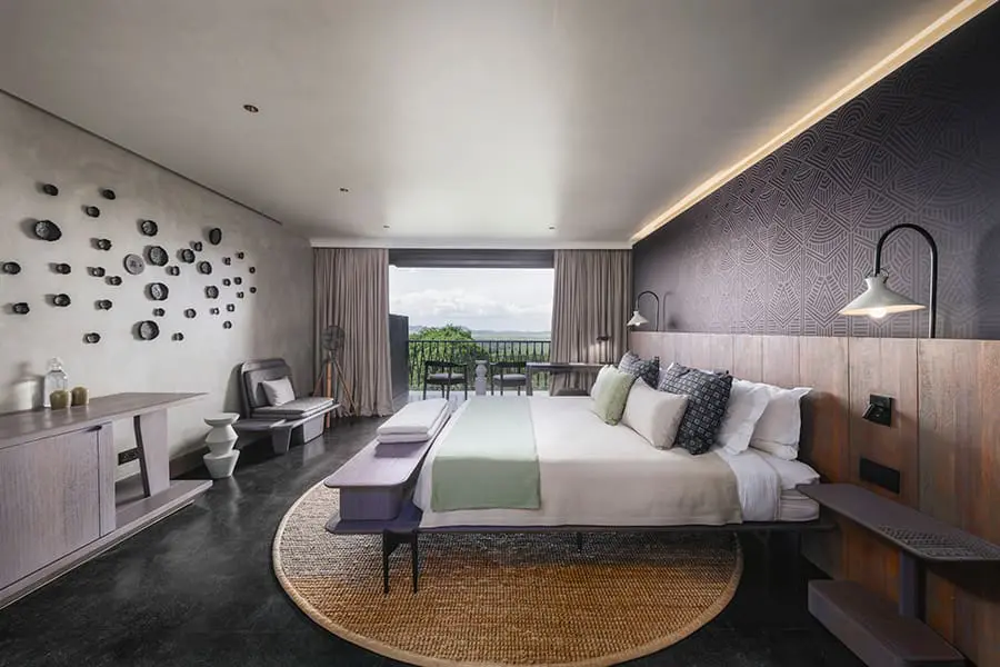 serengeti-explorer-king-savannah-room-view-wide