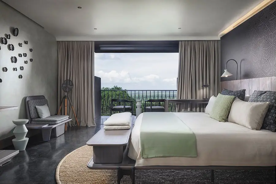 serengeti-explorer-king-savannah-room-view