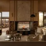 Una acogedora chimenea es perfecta para las noches más frescas. 