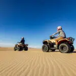 El quad sobre las dunas de Namibia es la actividad definitiva para los amantes de las emociones fuertes | Shipwreck Lodge